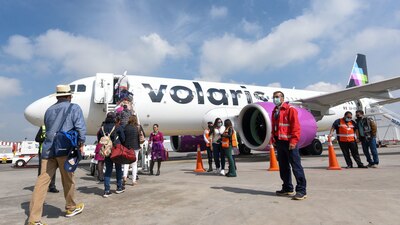 Volaris ofreció reubicar a los pasajeros en el primer vuelo disponible