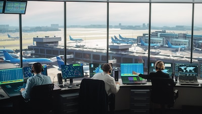 Controladores del Tráfico Aéreo.