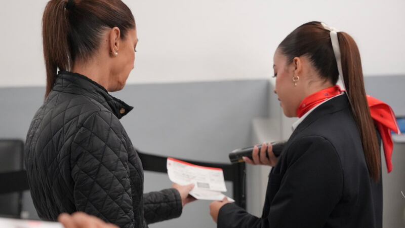 Sheinbaum viaja en vuelo comercial al G7; se reunirá por primera vez con Trump