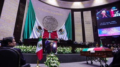 El féretro de la emblemática figura de izquierda es homenajeado en San Lázaro
