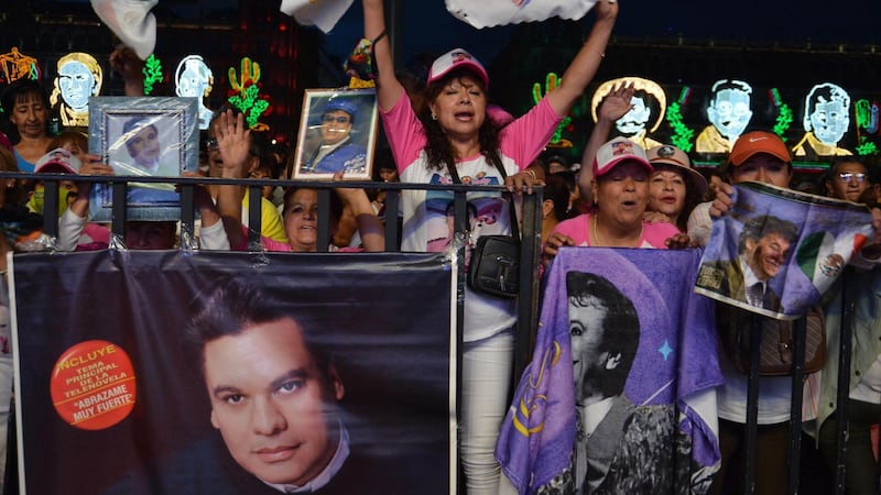 ¡Tienes una cita en el Zócalo! Proyectarán concierto de Juan Gabriel en Bellas Artes