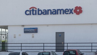 Empresarios buscan que sea un banco para que mexicanos y migrantes puedan comprar acciones e invertir