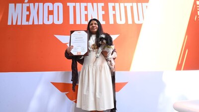Llegó descalza, en respeto a los pueblos indígenas y madres buscadoras