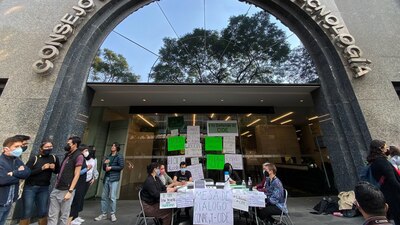 Estudiantes del CIDE protestan en rechazo a Romero Tellaeche como el director general del Centro
