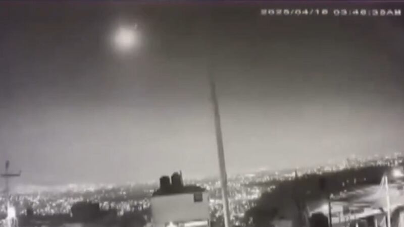 VIDEOS: Reportan explosión de posible meteorito o bólido en CDMX y Edomex