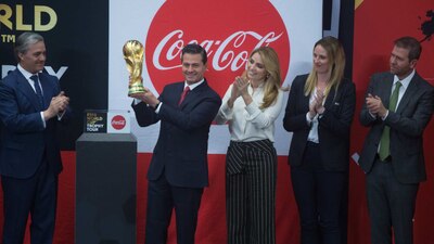 El presidente recibió en Los Pinos el galardón mundial