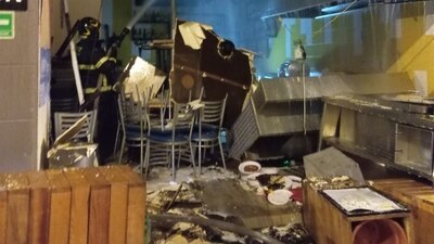 El negocio ya había cerrado, por lo que sólo hubo daños materiales