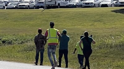 En imágenes de televisión fueron captados los momentos en que personas piden auxilio