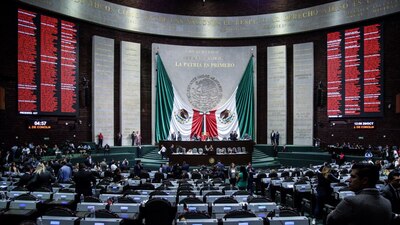 El dictamen amplía también el catálogo de delitos por los que puede ser juzgado un mandatario federal en funciones