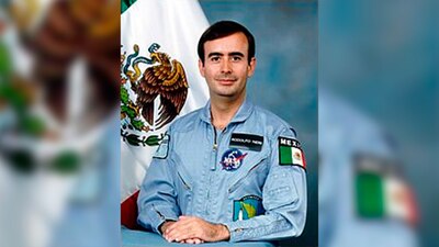 En 1985 fue seleccionado para convertirse en el primer astronauta de México