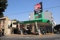 Descarta Sheinbaum que haya desabasto de gasolina en México