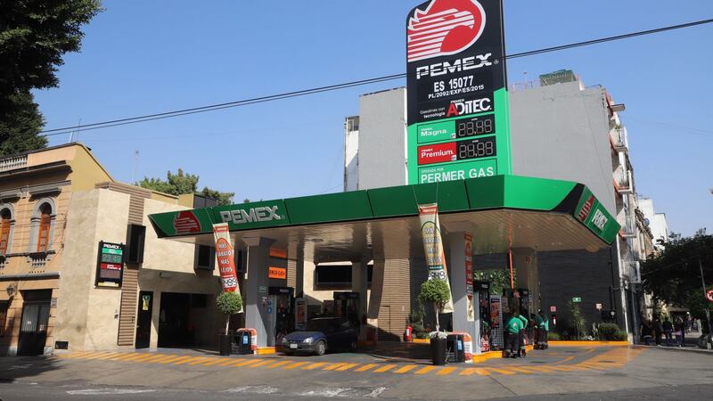 Descarta Sheinbaum que haya desabasto de gasolina en México