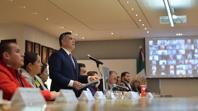 Pidió a todos los partidos de oposición, conformar un frente