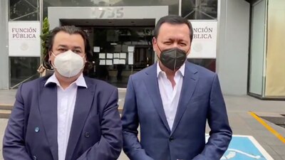 El senador de la República dio a conocer un video en el que presenta una serie de documentos ante las oficinas de la SFP