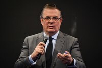 México analiza el aumento hasta de 50% a los aranceles de autos chinos, informa Ebrard