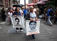 Se reúne Claudia Sheinbaum con los padres de los 43 normalistas de Ayotzinapa