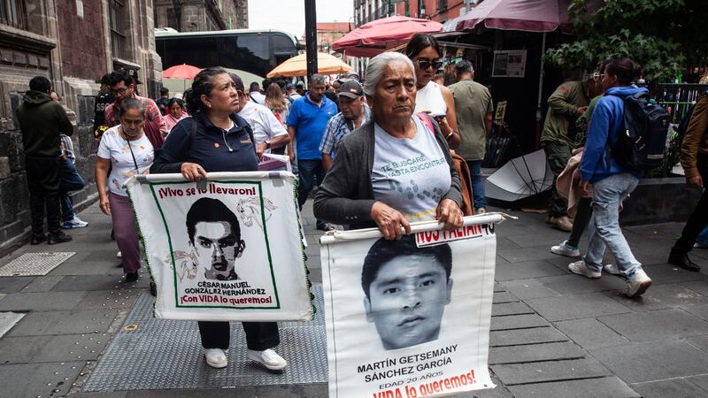Se reúne Claudia Sheinbaum con los padres de los 43 normalistas de Ayotzinapa