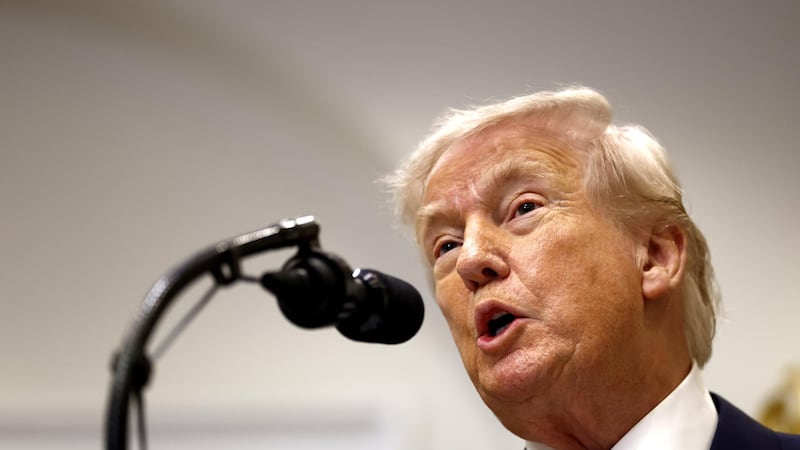 Trump anuncia aumento de su arancel global; ahora será del 15%