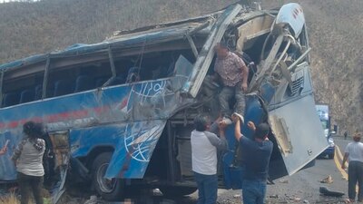 El accidente se registró aproximadamente a las 14:30 horas en sentido a Cuecnopalan