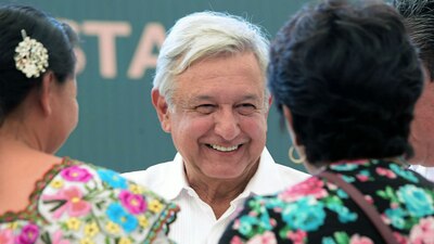 AMLO durante una entrega de apoyos gubernamentales en Hopelchén, Campeche