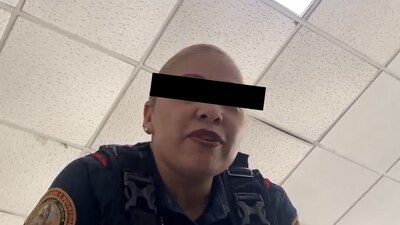 La oficial habría respondido de una manera agresiva a un detenido