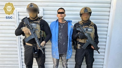 Cuenta con una orden de aprehensión por cargos federales en el estado Florida