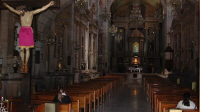 Las autoridades de la capital tienen al sacerdote