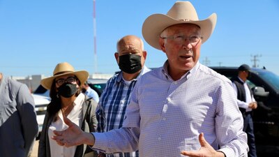 Recordó que en el TMEC, México se comprometió con las energías limpias.