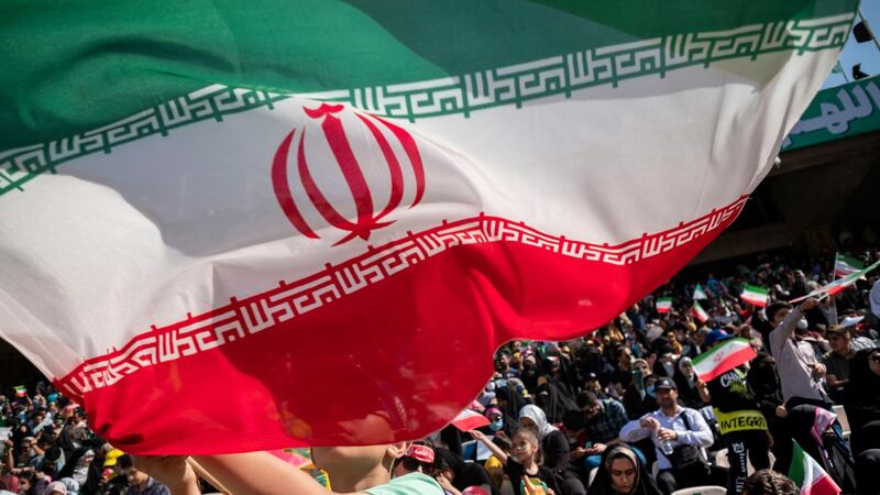 Irán alista cerrar el Estrecho de Ormuz tras bombardeos de EU; impactaría economía mundial