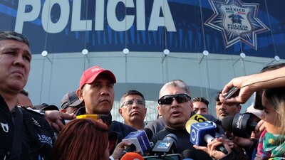 Policías federales protestan contra el gobierno de AMLO por querer incorporarlos a la Guardia Nacional