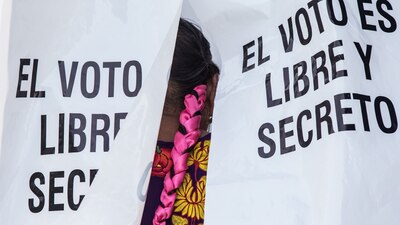 Se recomienda no compartir la credencial de elector con personas que no sean funcionarios de casilla