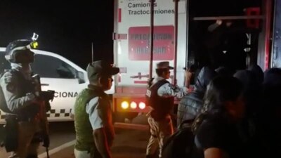 Fue detenido un camión con al menos 209 personas