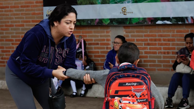 “A la escuela yo no quiero… en septiembre regresar”: La rola escolar que conquista redes