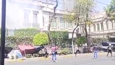 Es el segundo día de protestas por Ayotzinapa