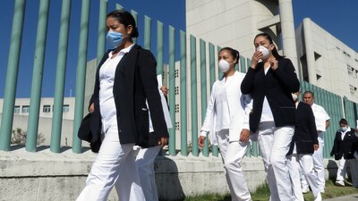 México necesita 6 mil médicos y 12 mil enfermeras para atender a personas contagiadas de COVID-19