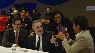 Por los bloqueos en San Lázaro, los legisladores se reunieron en la Expo Santa Fe