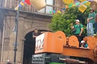 Hombre cae de una estructura en el Fan Fest del Zócalo y sufre traumatismo craneoencefálico