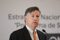 “No debemos permitir que el ocasional estallido de drama político nos distraiga”: Christopher Landau