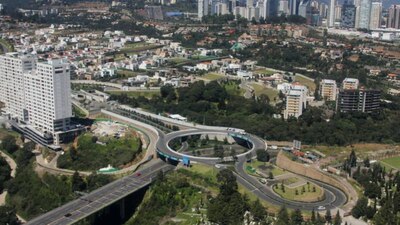 Dicha vialidad también conecta con la Autopista Urbana Sur y con la Caseta México–Cuernavaca