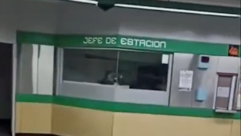 Metro investiga “conductas inapropiadas” al interior de un cubículo en el Metro Iztapalapa