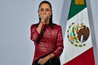 Sheinbaum niega crisis de salud, pero admite fallas en distribución de medicamentos