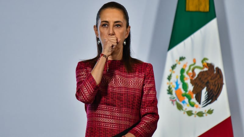 Sheinbaum niega crisis de salud, pero admite fallas en distribución de medicamentos