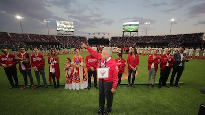 Algunos asistentes expresaron su descontento contra AMLO