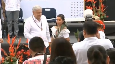 AMLO realizó una ceremonia para pedir permiso a la Tierra y construir el Tren Maya