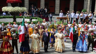 El Presidente encabezó, en Palacio Nacional, el homenaje a migrantes mexicanos