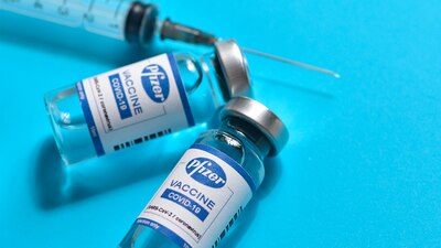 La vacuna está autorizada par su uso en más de 45 países, incluidos Reino Unido, Estados Unidos y la UE.