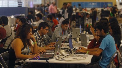 Cientos de jóvenes que participaron en el Jalisco Campus Party, en 2015