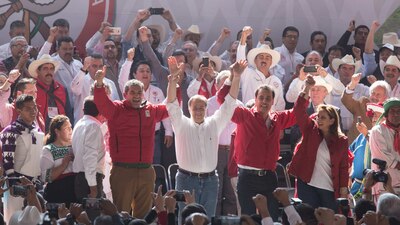 José Antonio Meade y Enrique Ochoa durante un evento de precampaña en la Ciudad de México
