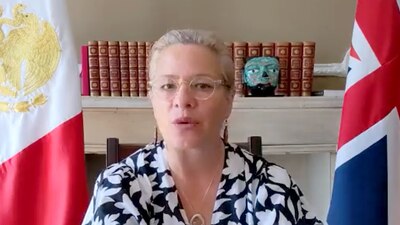 La embajadora mexicana en Reino Unido fue el blanco de burlas en redes sociales