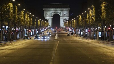 El gobierno de Francia implementa el toque de queda para frenar contagios de COVID-19